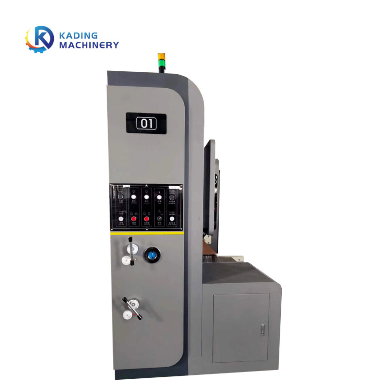 Boîte de carton d'alimentation à l'avant Machine de découpe sous pression Multicolore Impression 180pcs/min Vitesse