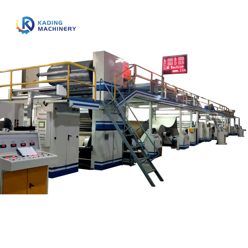 Les feuilles de papier ont ridé faire la machine avec la grande vitesse de ceinture de trois sections