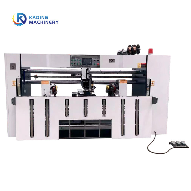 Machine piquante de boîte ondulée de servocommande avec la fonction se pliante pour clouer le carton