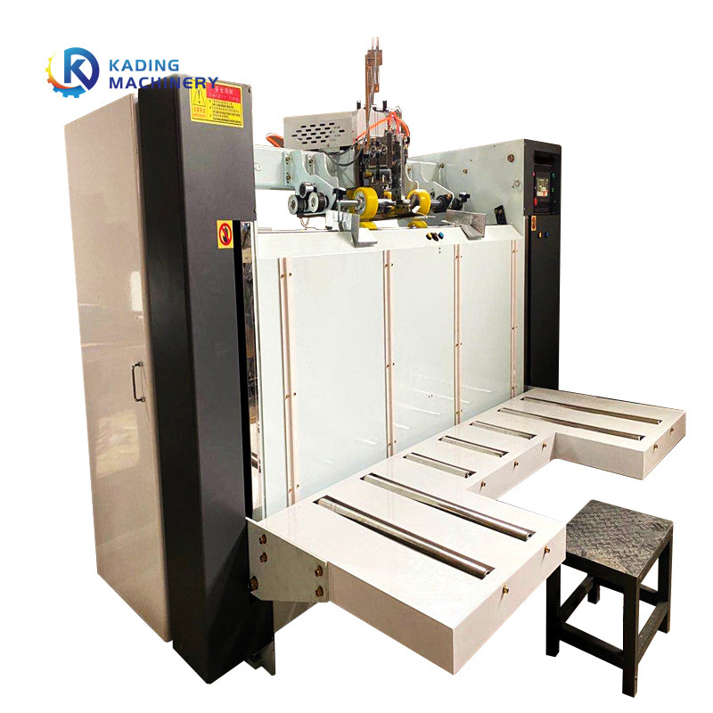 Faisant le double morceau cartonne l'agrafeuse de carton avec automatiquement compte l'empileur pour la fabrication de carton